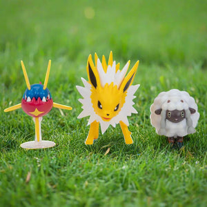 Pokémon: Battle Figure 3-Pack! (Carvanha, Jolteon and Wooloo)